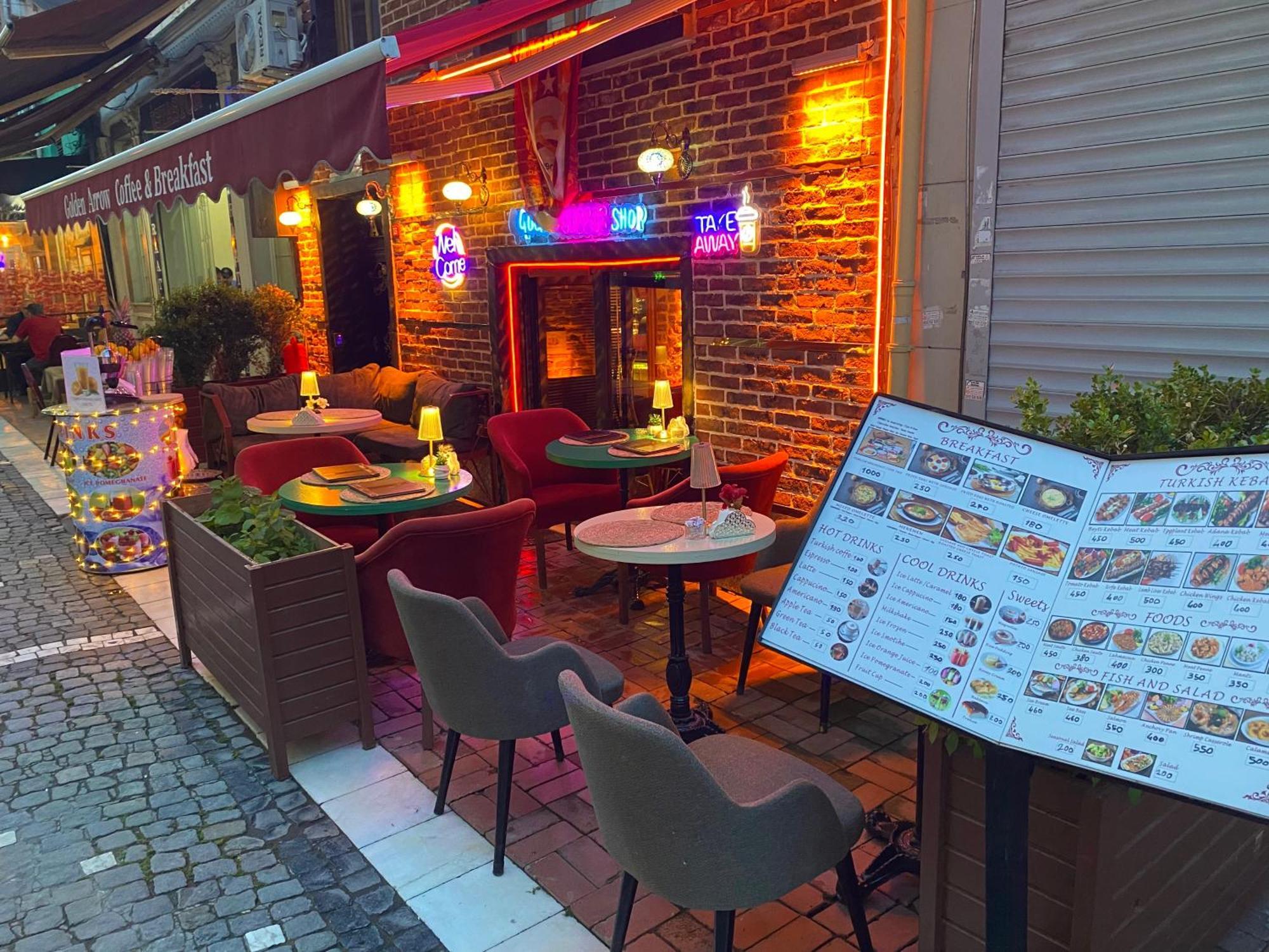 Golden Arrow Hotel — Photos 1